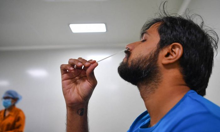 Startup indiana desenvolve teste de Covid-19 que pode ser feito em casa