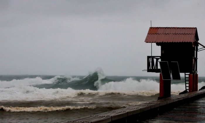 Frete fria traz tempestadee e ressaca nas praias do Rio de Janeiro (Fernando Frazão/Agência Brasil)