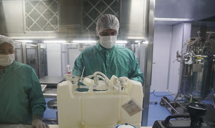 Fiocruz recebe apoio do BNDES para avançar na produção do IFA nacional