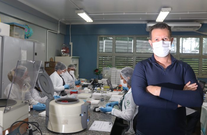 Marcus Lacerda, médico infectologista, pesquisador da Fundação de Medicina Tropical (FMT) e especialista em saúde pública da Fiocruz, é um dos coordenadores do estudo Covac Manaus (Ricardo Oliveira/Revista Cenarium)