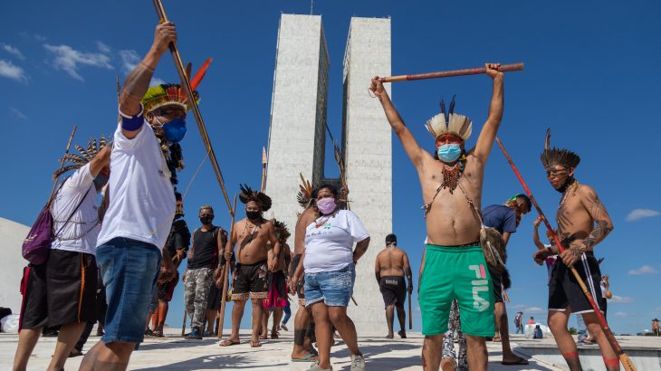 Lideranças indígenas acompanham com temor a tramitação das pautas, protestando na capital do País. (Gabriel Paiva/Reprodução)