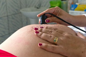 Entre janeiro e abril deste ano, houve um aumento relevante de casos em gestantes e puérperas, e de óbitos maternos por covid-19 em 12 países (Ana Nascimento/MDS/Portal Brasil)