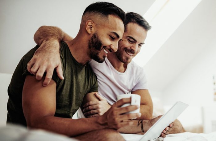 Promotor russo quer proibir ação da Dolce & Gabanna com beijo homoafetivo