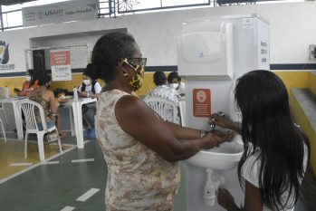 O projeto tem viabilizado a entrega de materiais de higiene, entre eles a instalação de 1.000 lavatórios de mãos em 33 municípios do Amazonas (Reprodução/Assessoria)
