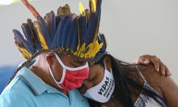 As populações indígenas têm sido, proporcionalmente, mais afetadas pela Covid-19 (Michael Dantas/AFP) 