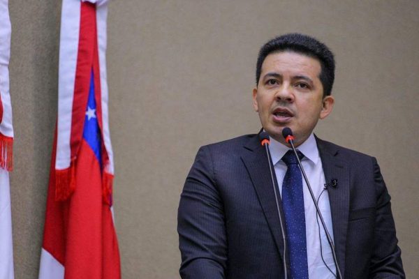 No AM, deputado bolsonarista se cala sobre suspeitas de suborno em contrato de R$ 1,6 bilhão de vacina indiana