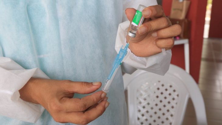 A vacinação deve ocorrer de maneira escalonada e seguir uma ordem decrescente de idade (Ricardo Oliveira/Revista Cenarium)