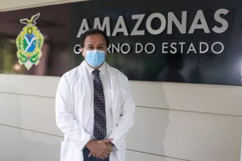 Durante a entrevista, o médico agradeceu o convite do governador e disse que o combate à pandemia continuará sendo prioridade (Diego Peres/Secom)