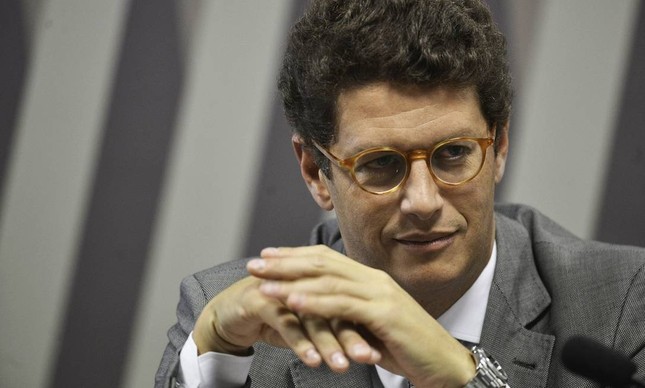 Um mês depois de fazer buscas contra Salles, delegado perde função de chefia na PF