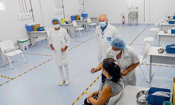 Servidores da Saúde denunciam pressão para favorecer representante da Covaxin