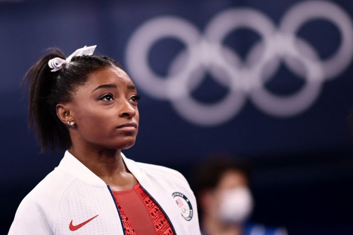 Sob pressão, Simone Biles desiste de prova e vira incógnita nos Jogos Olímpicos