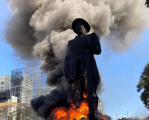 Polícia prende suspeito de atear fogo em estátua do bandeirante Borba Gato