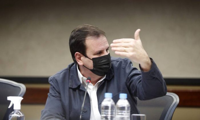 Eduardo Paes usou as redes sociais para criticar Bolsonaro e afirma que ‘vacina boa é a que vai no braço’