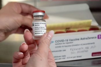 Vidro de vacina AstraZeneca. (Getty Images via BBC)