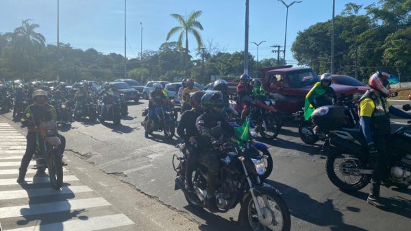 Sem Bolsonaro, ‘motociata’ defende voto impresso e tem baixa adesão em Manaus