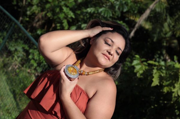 Artesã parintinense conquista o Brasil com acessórios regionais da marca Potyra