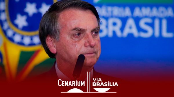 O presidente Bolsonaro se emocionou durante culto no Planalto ao lembrar do atentado que sofreu durante a campanha nas eleições de 2018 (Sérgio Lima/Poder 360)