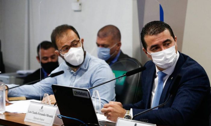 Os irmãos Luis Ricardo Miranda, servidor do Ministério da Saúde, e Luís Miranda, deputado federal, participam da CPI da Covid (Pablo Jacob/Agência O Globo)