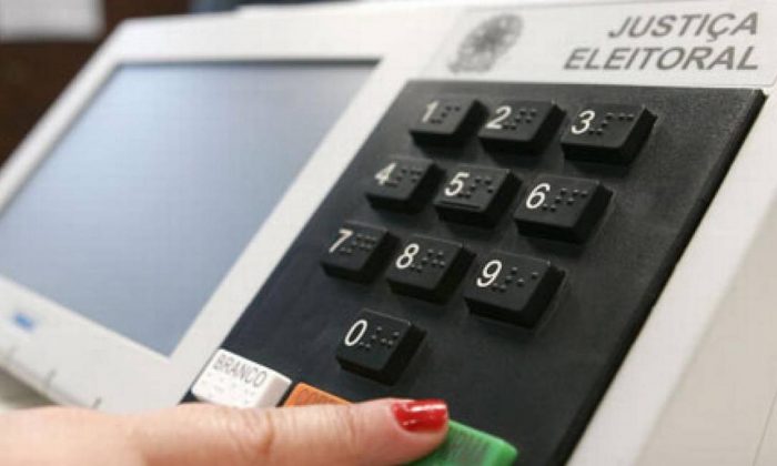 Oito partidos defendem sistema eleitoral após ataque de Bolsonaro