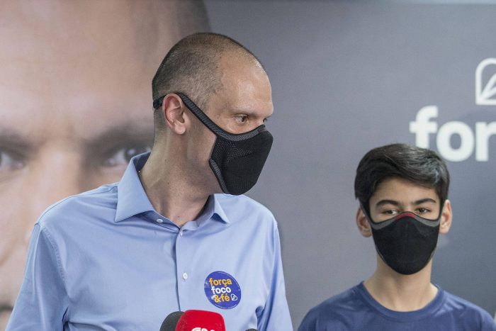 ‘Covarde que nunca saberá o que é amor’, diz filho de Bruno Covas sobre Bolsonaro