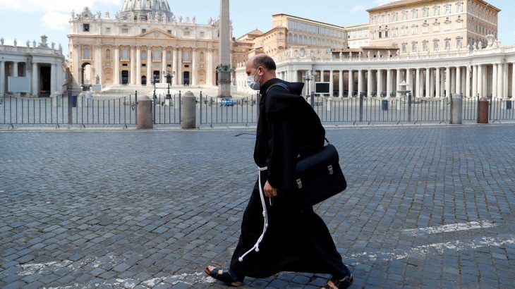 Ele foi banido de participar de cerimônias públicas religiosas (Reuters / Guglielmo Mangiapane/Direitos Reservados)