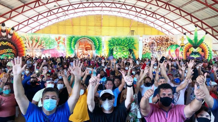 Senador Eduardo Braga promove aglomeração no interior do Amazonas (Reprodução/ Instagram)
