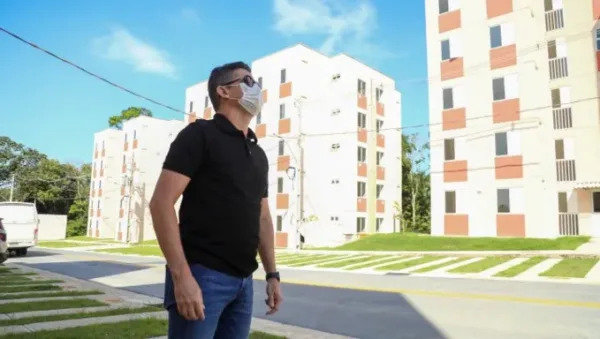 Movimentos sociais cobram explicações sobre ‘sorteio’ de casas para família do prefeito de Manaus