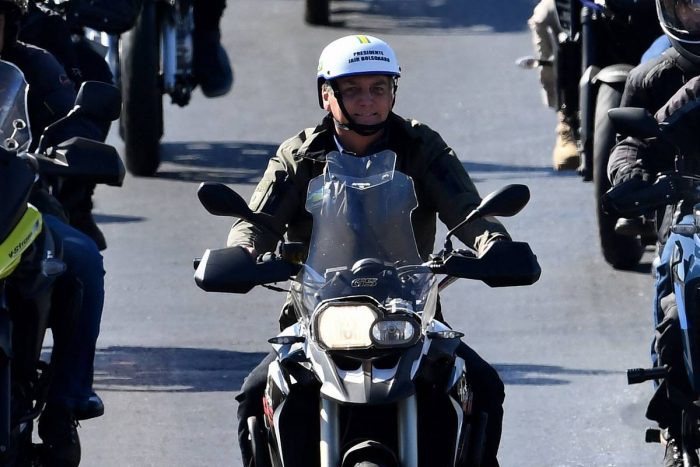 Presidente Jair Bolsonaro durante motociata, em Brasília (Evaristo SA/AFP)