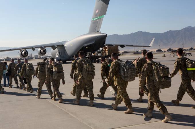 Militares americanos vistos na base de Bagram, Afeganistão, em 11/05/2013 (Robert Nickelsberg/Getty Images)