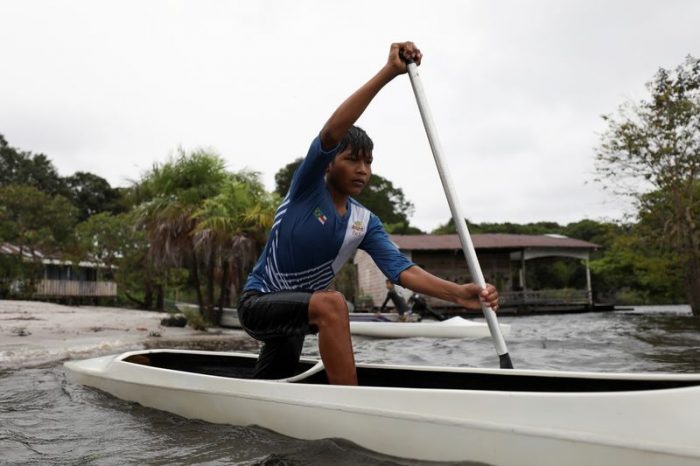 Medalhista Olímpico, Isaquias Queiroz inspira indígenas a buscar sucesso olímpico na canoagem