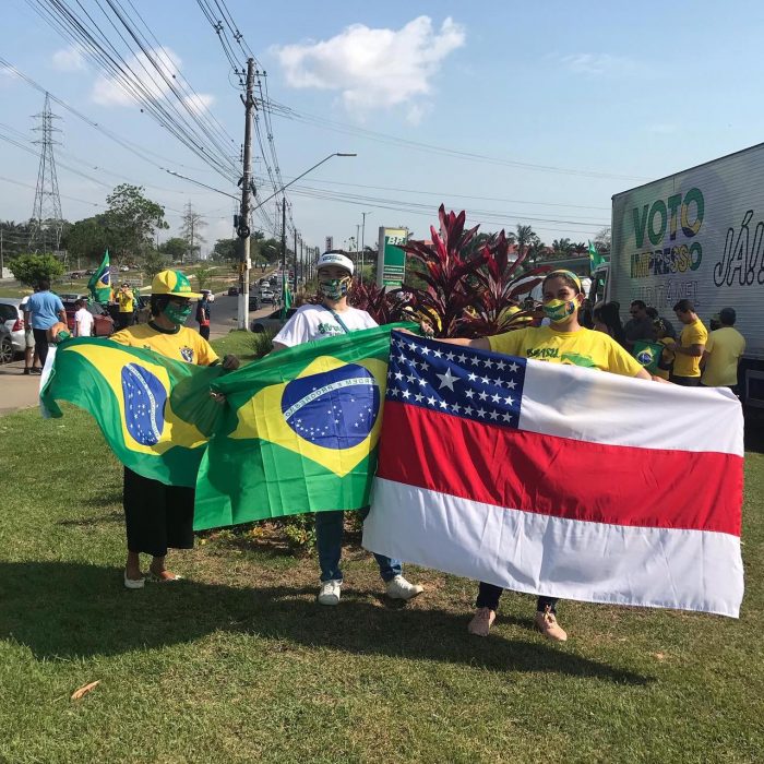 Apoiadores do presidente da República na manifestação em Manaus (Gisele Coutinho/Cenarium)