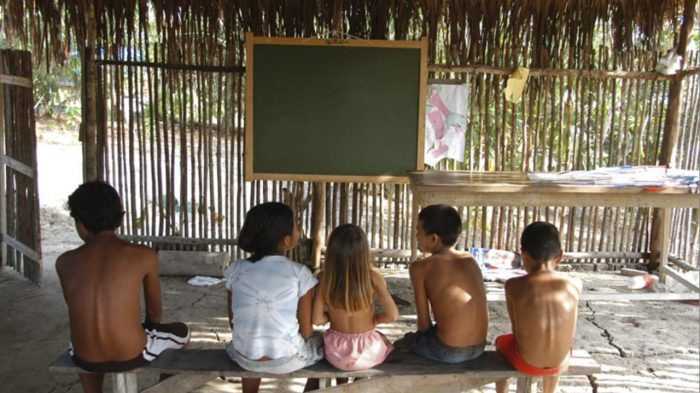 Professores indígenas do AM denunciam falta de pagamento no interior; caso será investigado