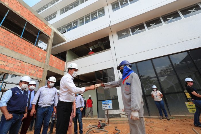 Wilson Lima em visita a obra do novo hospital da Fundação Hemoam (Diego Peres/Secom)