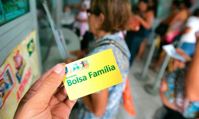 Governo envia para Congresso o Orçamento de 2022 sem reajuste no Bolsa Família