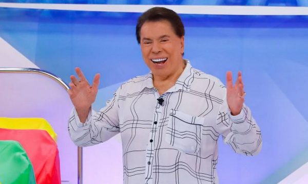 Silvio Santos apresentou programa de pijama, para celebrar o Dia dos Pais, em 2021 (Divulgação/SBT)
