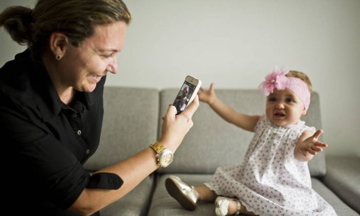 Exposição de crianças nas redes sociais aumenta na pandemia e vira fonte de renda