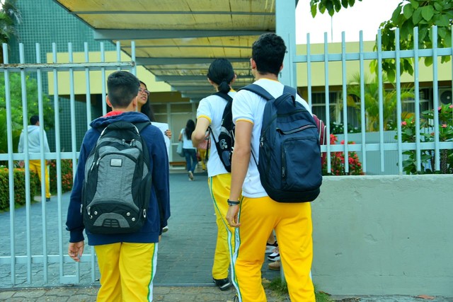 Roraima anuncia retorno às aulas presenciais com baixa cobertura vacinal de estudantes