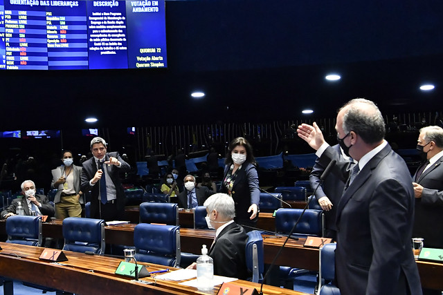 Senadores da Amazônia empatam em votação que derrubou minirreforma trabalhista