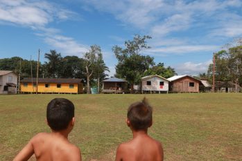 Em comunidades da Amazônia, há conhecimento tradicional sobre as
riquezas da floresta, mas também carências, como a falta de transporte e até de água potável (Ricardo Oliveira/Cenarium)