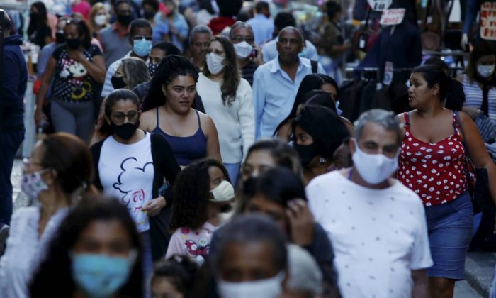 Taxa de transmissão da Covid-19 é a maior desde junho no Brasil