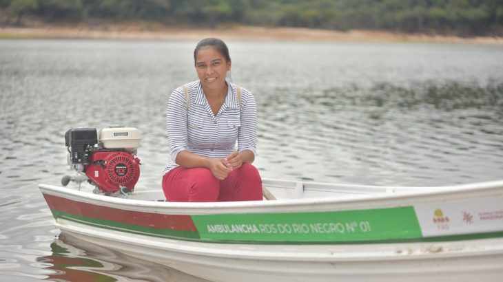 Duas vezes por semana, as terças e as quintas-feiras, Krisiane pegava o barco para fazer as visitas domiciliares. (Divulgação/ FAS)