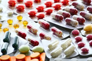 Diferentes tipos de comprimidos (Andrey Kiselev/Folhapress)
