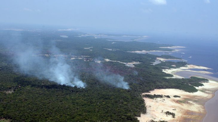 Incêndios florestais e efeito de borda liberam quantidade de carbono semelhante à do desmatamento
 (Ricardo Oliveira/Cenarium)