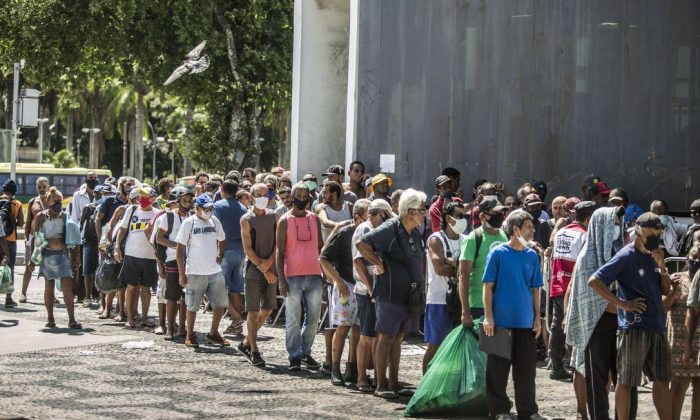 Novo Bolsa Família: apesar da lista de espera estar zerada, fila deve voltar em 2022
