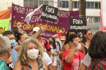 Atos contra o governo federal e Jair Bolsonaro são realizados neste sábado. Na capital paraense a concentração iniciou às 8h, no Mercado de São Brás. (Foto: Raimundo Paccó/ FramePhoto / Agência O Globo)