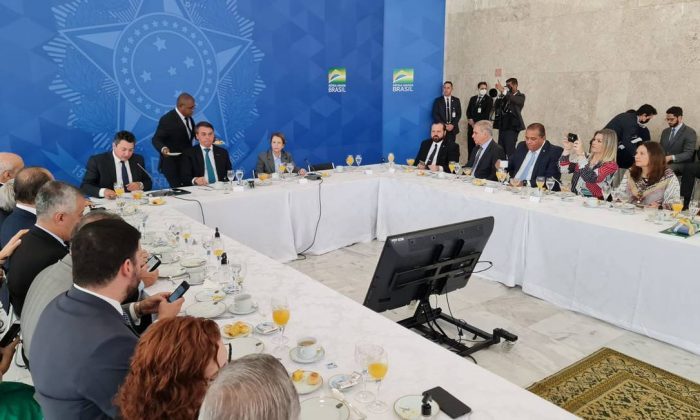 Bolsonaro diz a ruralistas que se for reeleito pode ter quatro ministros do STF ‘alinhados’