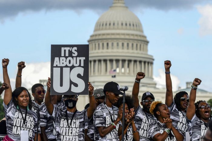 Americanos veem crescer número de pessoas que se dizem negras e multirraciais no Censo. (Kenny Holston - 26.jun.21/The New York Times)