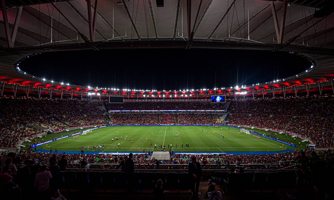Flamengo irá a julgamento no STJD por causa de cantos homofóbicos da torcida