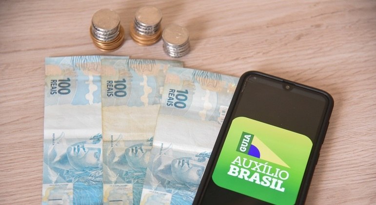 Relator espera PEC dos Precatórios para definir futuro do Auxílio Brasil