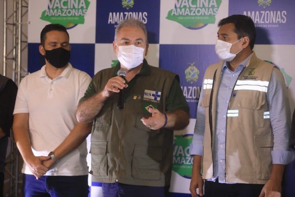Em Manaus, ministro da Saúde acompanha imunização em shoppings e anuncia compra de vacinas para 2022